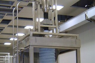 Befüllstationen mit obenliegender Waage